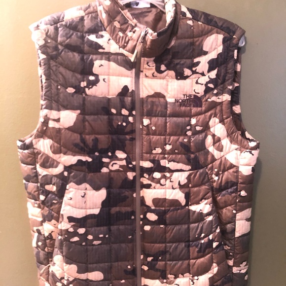 The North Face winter vest - Picture 1 of 4